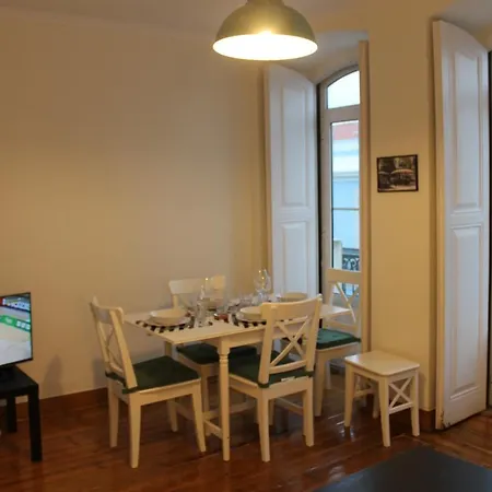 New With Great Living Balcony Downtown Lejlighed