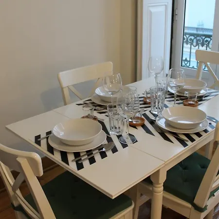 New With Great Living Balcony Downtown Apartment